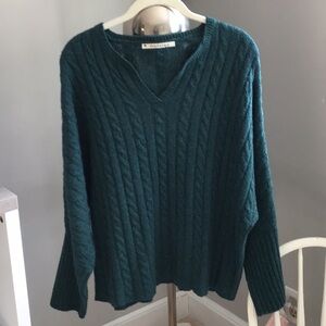 Wool cable knit sweater by Mansted